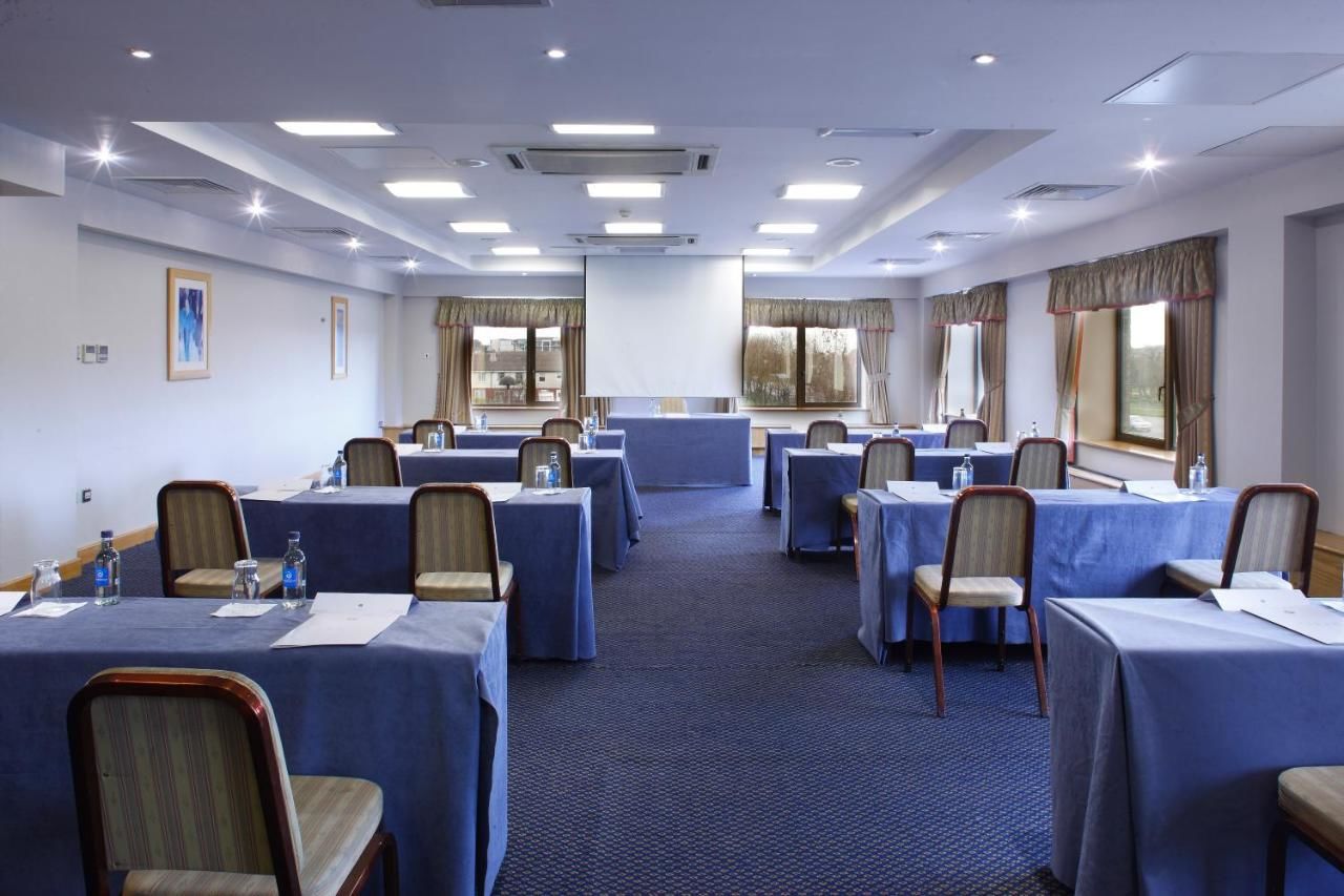 Отель Plaza Hotel Tallaght Талла-25