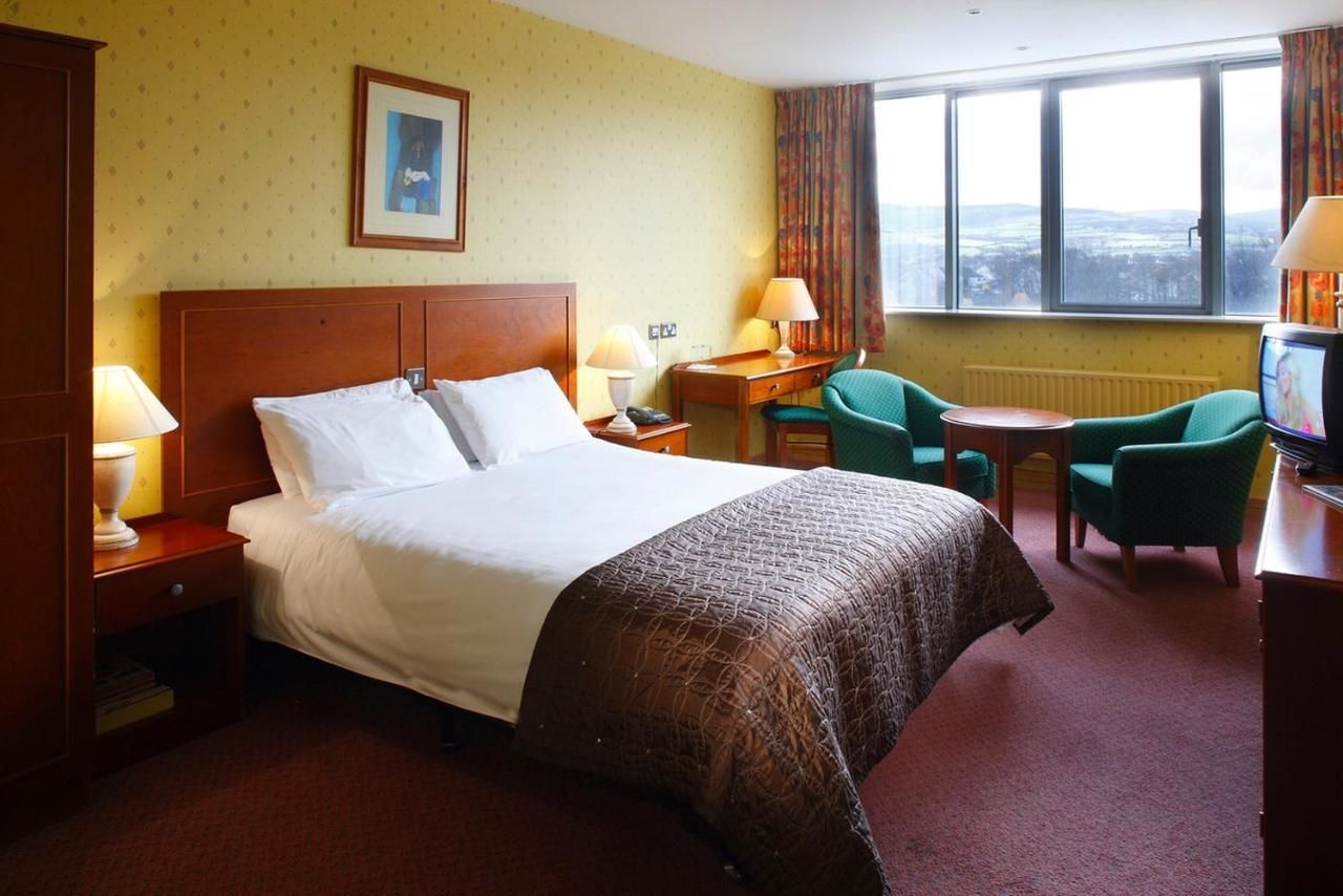 Отель Plaza Hotel Tallaght Талла