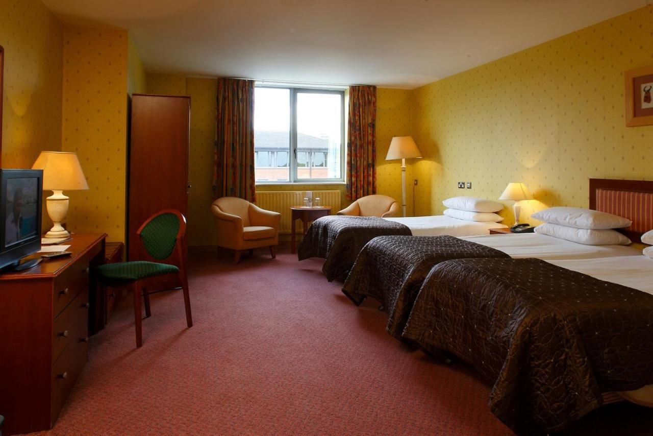 Отель Plaza Hotel Tallaght Талла